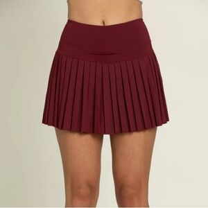 NWOT 15” Maroon Pleated Tennis Skirt | Small (S) | Gold Hinge